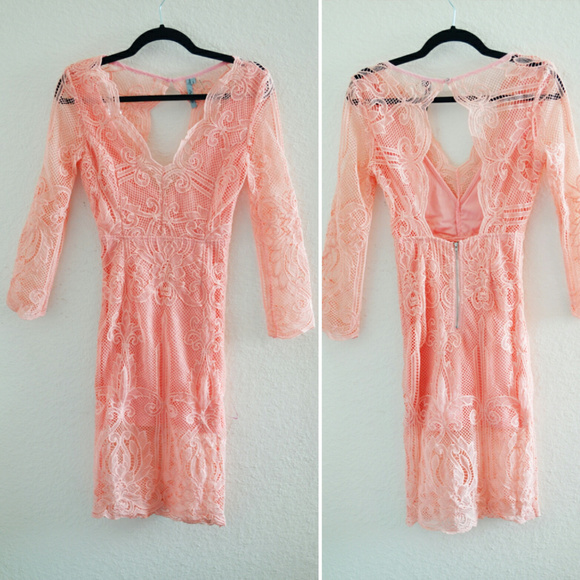Dresses & Skirts - Pink Ornate Lace Dress Size Small